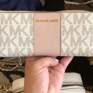 Michael Kors zippered wallet